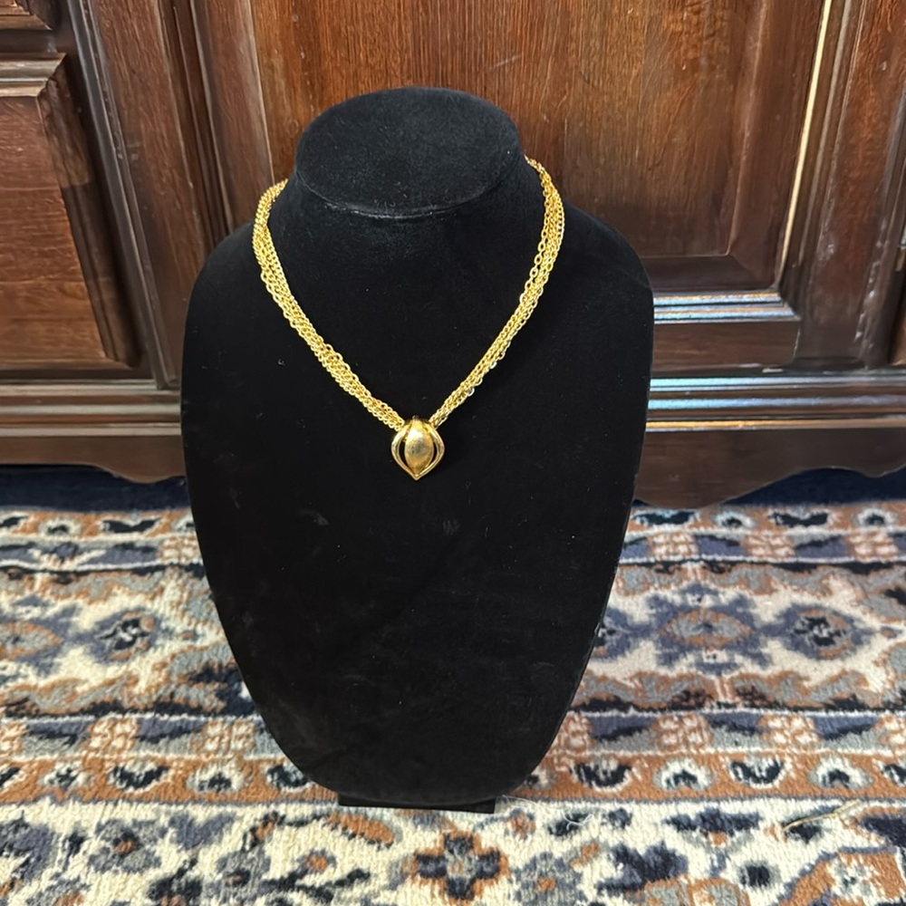Vintage Elegant Gold Necklace